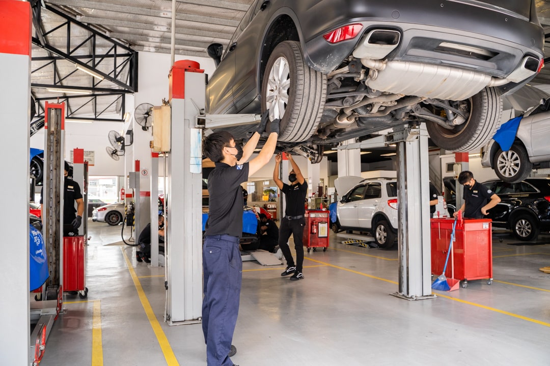 porsche car workshop