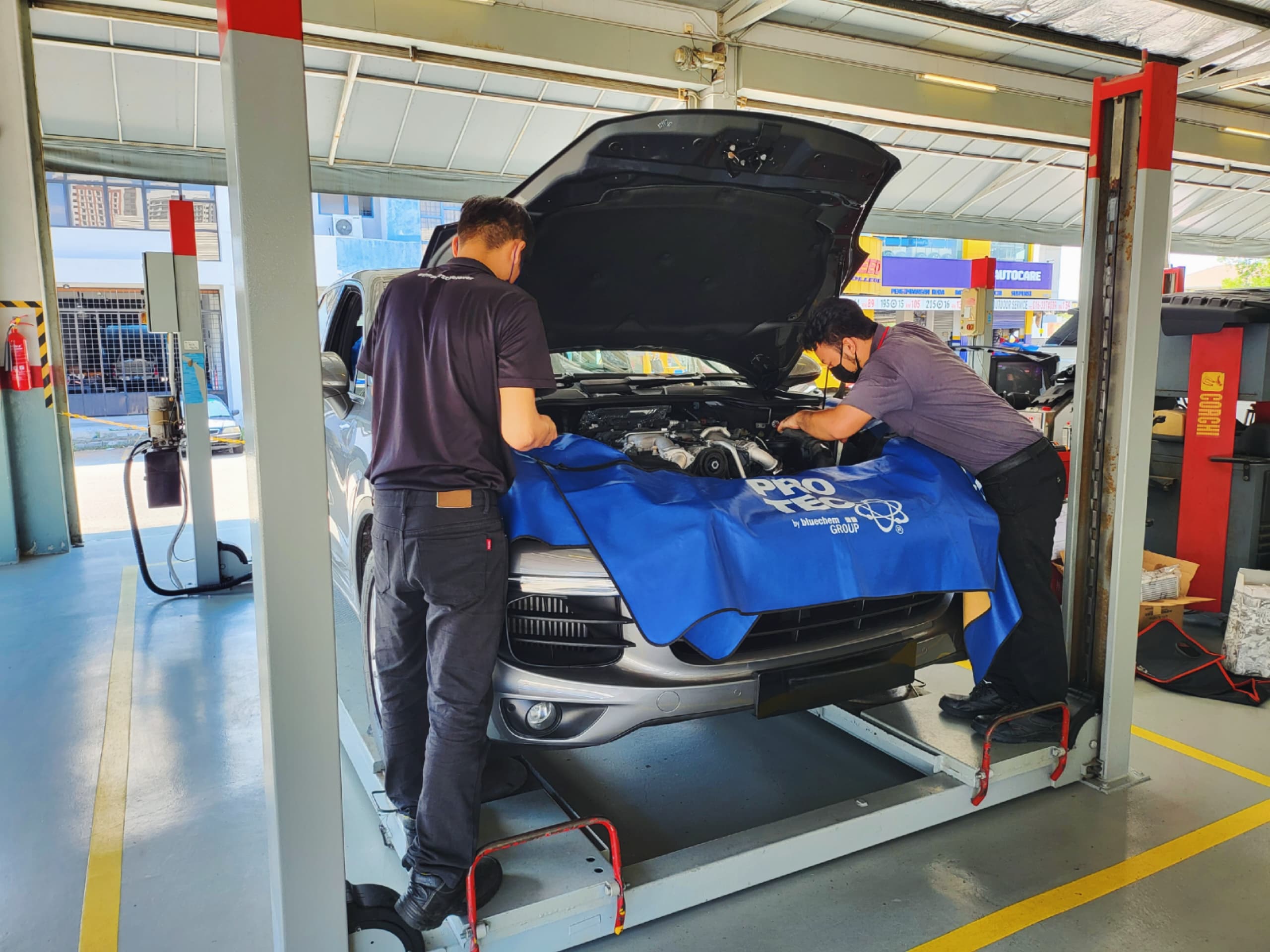 porsche cayenne service