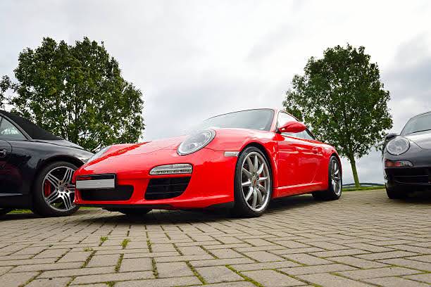 red porsche 911